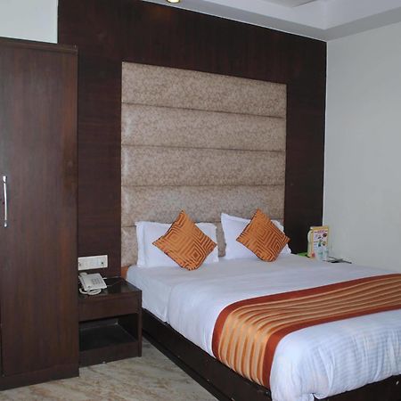 Hotel Seven Seas Inn Нью-Дели Экстерьер фото